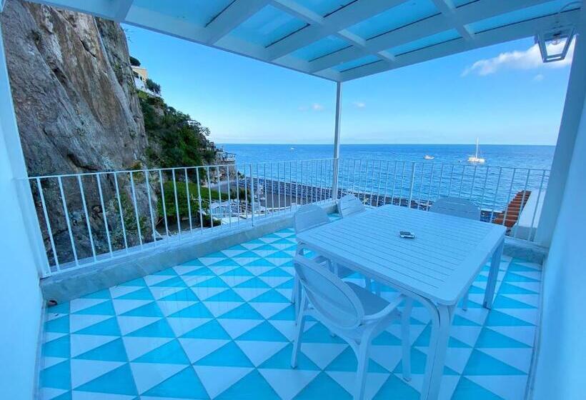 1 Bedroom Penthouse Apartment, La Caravella Di Positano   Relais & Beach