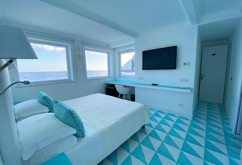 1 Bedroom Penthouse Apartment, La Caravella Di Positano   Relais & Beach