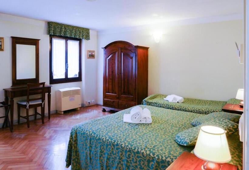 اتاق استاندارد سه تخته با سرویس بهداشتی مشترک, Corte Canal Venice