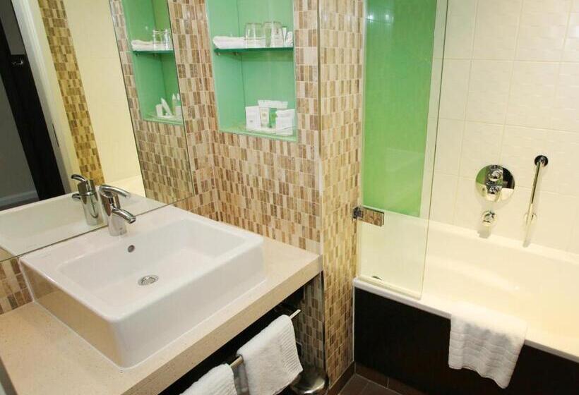 Семейный Номер, Crowne Plaza Reading East