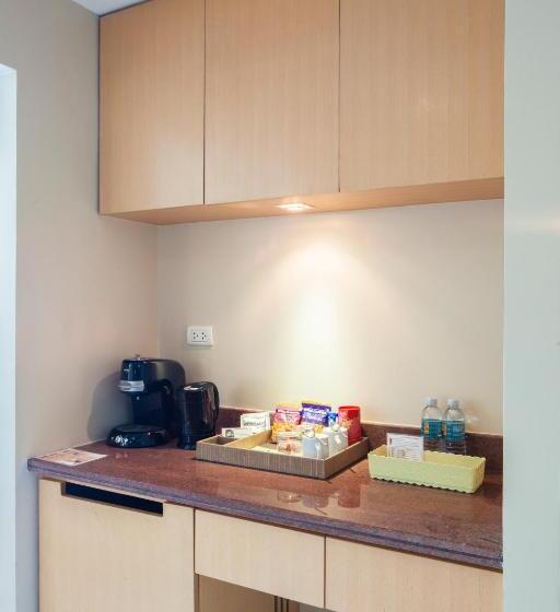 Quarto Deluxe, Solo, Sukhumvit 2, Bangkok   Sha Extra Plus
