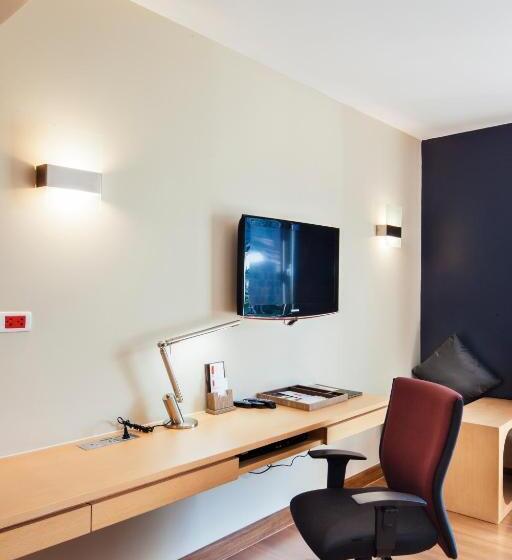 Quarto Deluxe, Solo, Sukhumvit 2, Bangkok   Sha Extra Plus