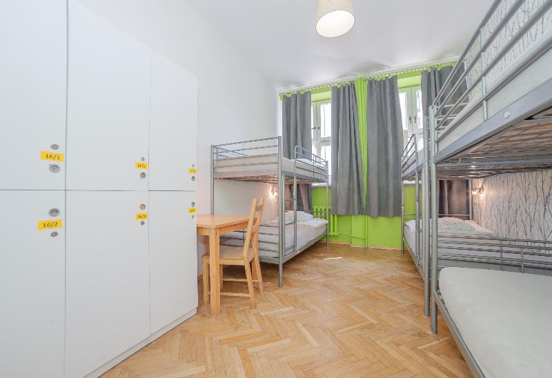 Кровать в Многоместном Номере с Общей Ванной, Tatamka Hostel