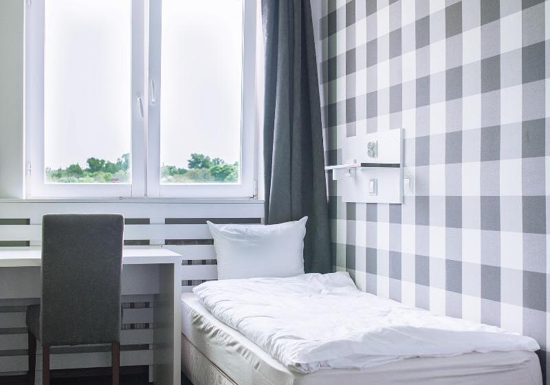 标准单人间共用浴室, Tatamka Hostel