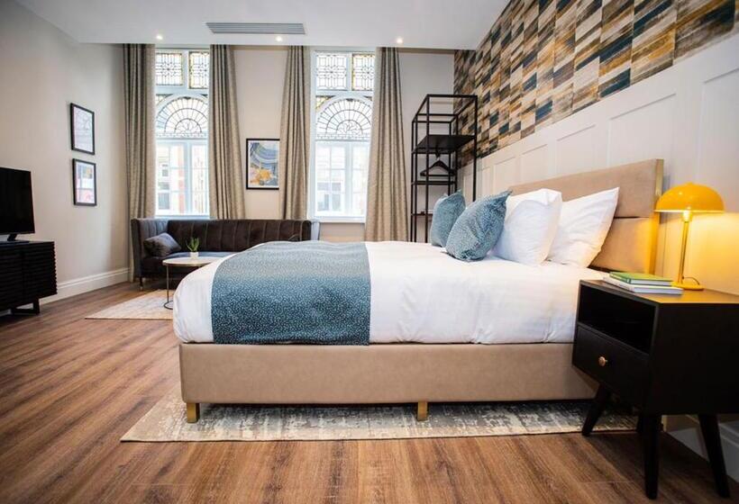 Студия Superior, The Gresham Apart