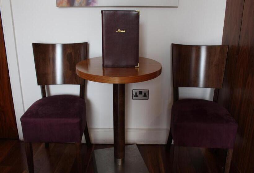 اتاق استاندارد سه نفره, The Lombard Townhouse