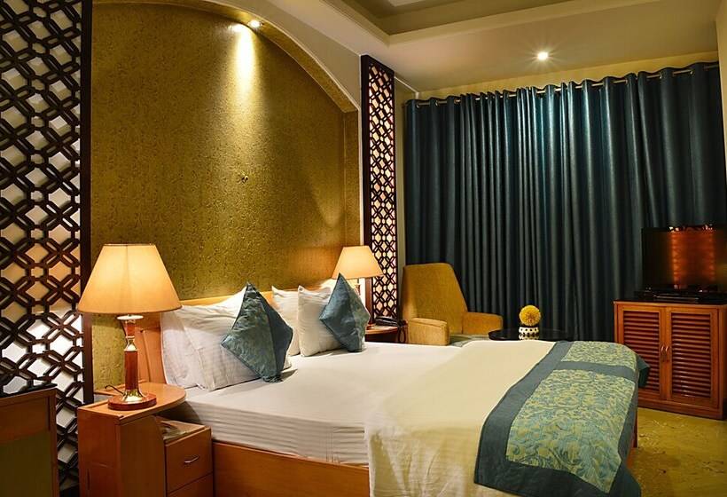 اتاق اجرایی, Emperor Palms At Karol Bagh