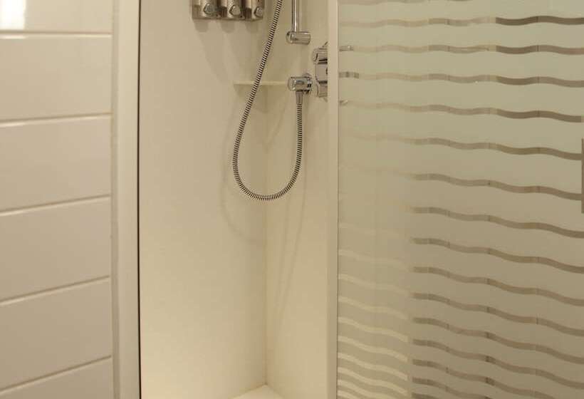 اتاق استاندارد, Holiday Inn Express Braintree, An Ihg