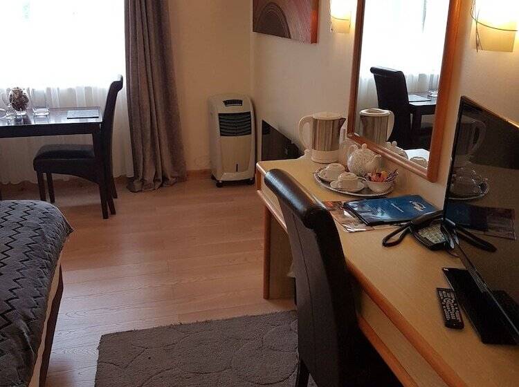 Номер Deluxe, Travel Plaza