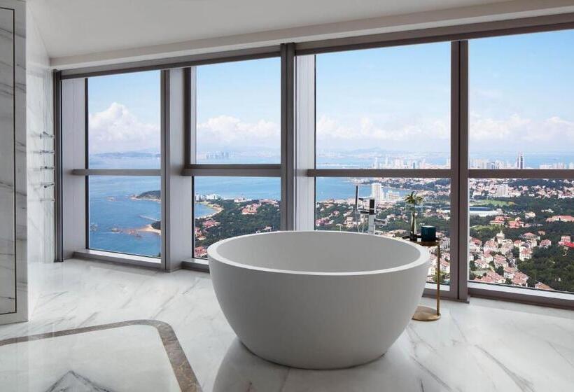 اتاق دلوکس با تخت کینگ و چشم‌انداز شهر, The St. Regis Qingdao