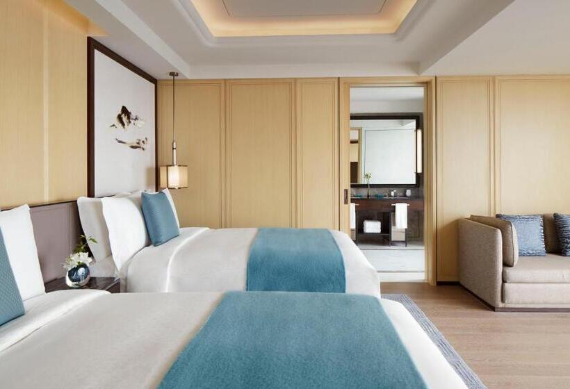 اتاق لوکس با چشم‌انداز شهر, The St. Regis Qingdao