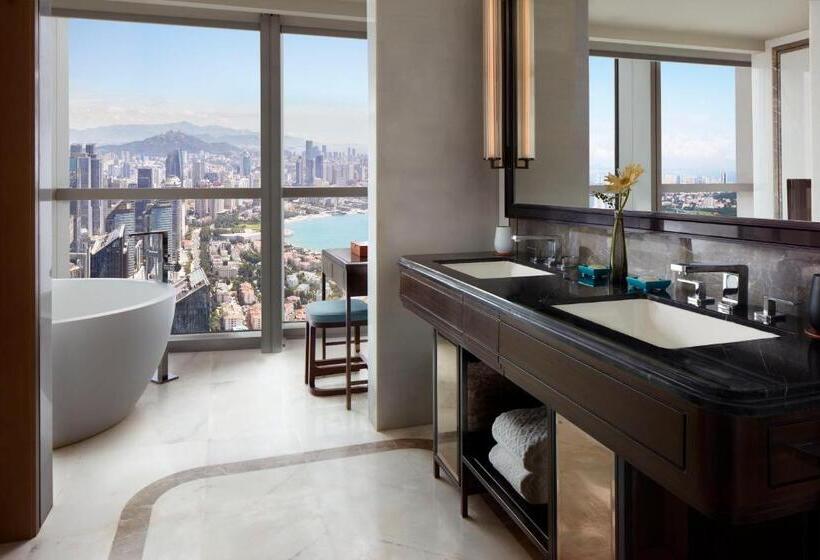 اتاق لوکس با چشم‌انداز شهر, The St. Regis Qingdao