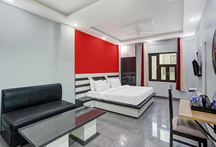Standardrum, Townhouse 456 The Hotel Noida Grand