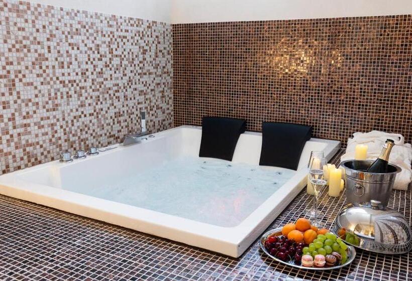 اتاق استاندارد با تخت بزرگ, Palazzo Badiale History&rooms