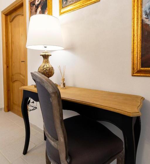 اتاق راحتی سه تخته, Palazzo Badiale History&rooms