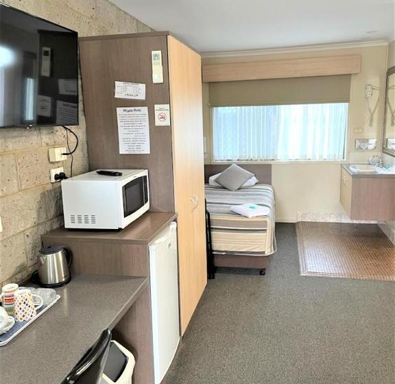 Номер Стандарт, Milgate Motel