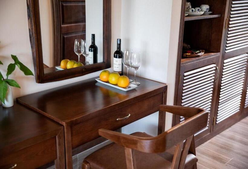 اتاق استاندارد با چشم‌انداز استخر, Bai Dinh Riverside Resort & Spa