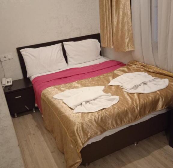 اتاق استاندارد سه نفره, Golden Horn Life