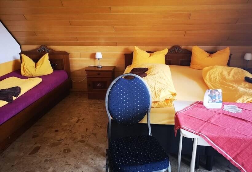 Номер Стандарт Трехместный, B+b Hotel Sonnenmatte Near Badeparadies