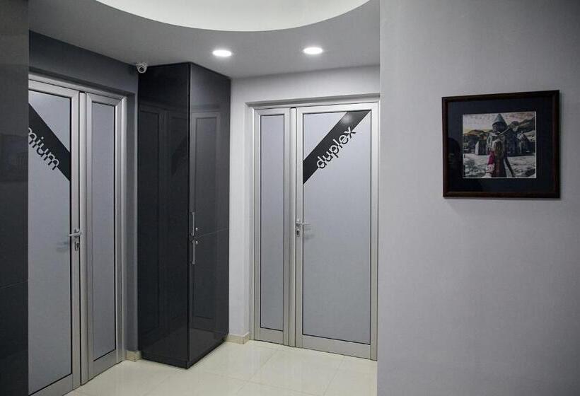 استودیوی استاندارد, Rest Apartments By Nava