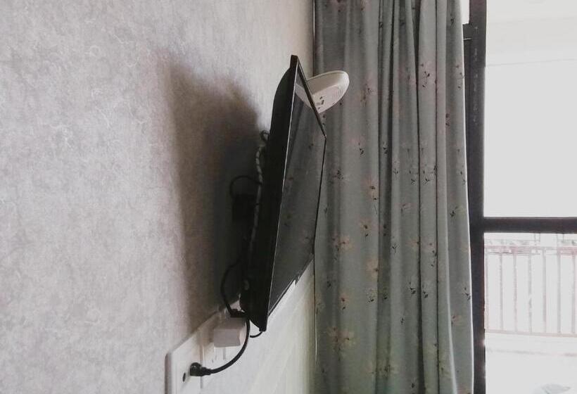 带阳台的豪华间, Hangzhou Citynest Music B&b 杭州栖息地音乐桌游民宿