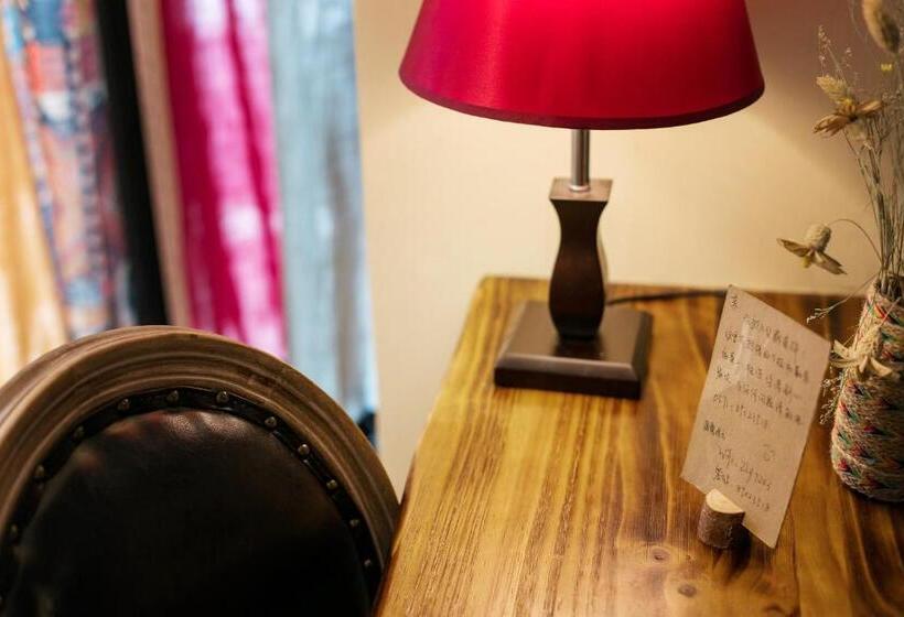 标准间带阳台, Hangzhou Citynest Music B&b 杭州栖息地音乐桌游民宿