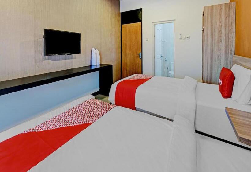 Номер Deluxe, Capital O 90497 Navaya Guest House