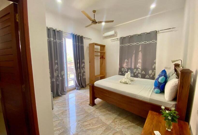 غرفة قياسية مزوَّدة بشُرفة, Cezere The Palm