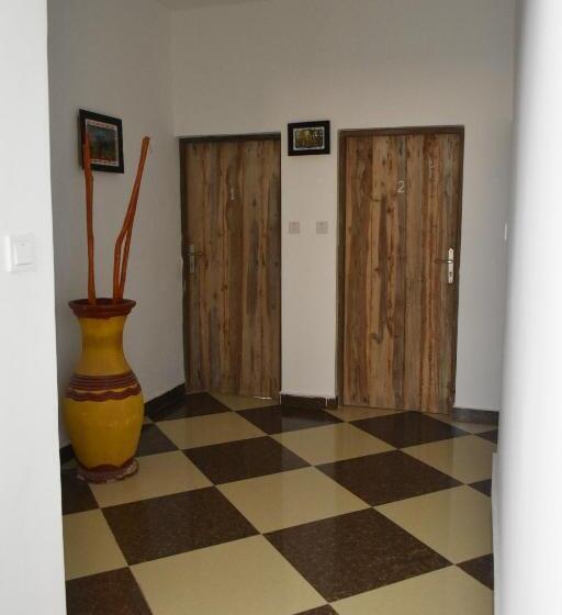 Quarto Economy, Cezere The Palm