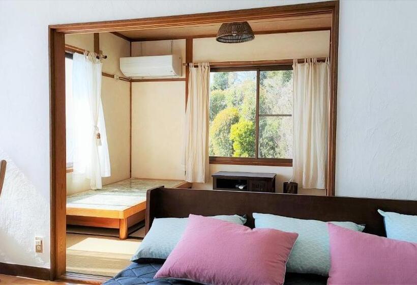 패밀리 룸 측면 바다 전망, Akua Inn
