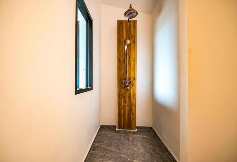 بانگلوی استاندارد, Hidden Beach Resort