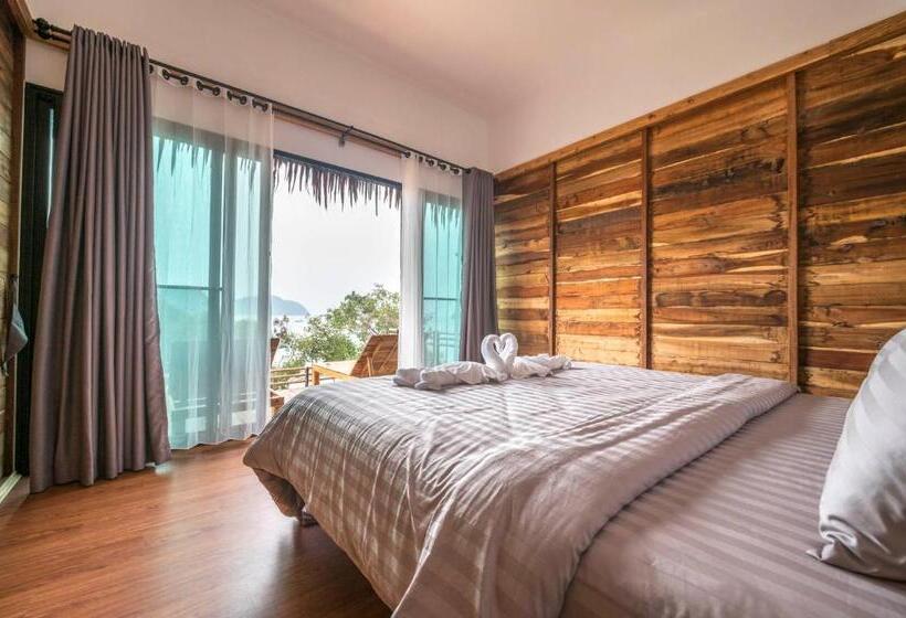 بانگلوی استاندارد, Hidden Beach Resort