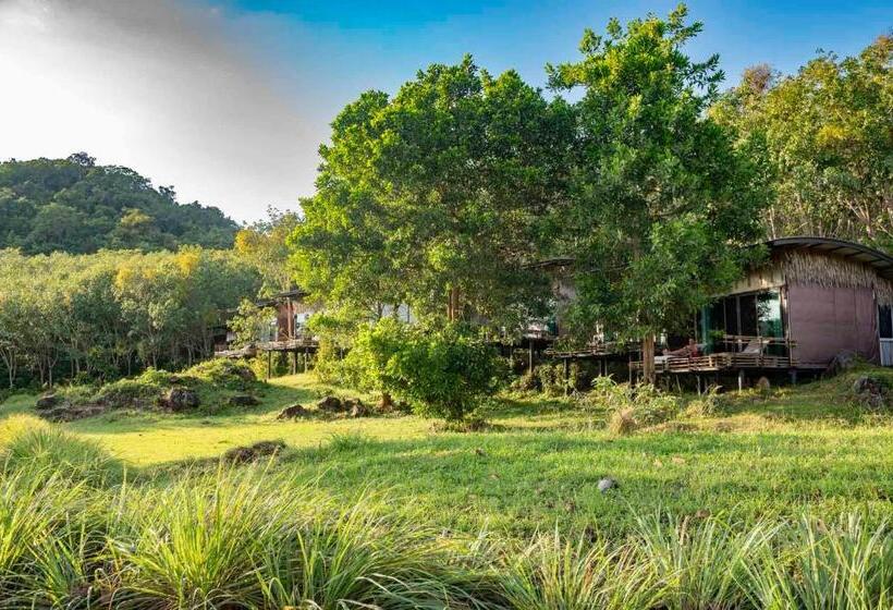 بانگلوی استاندارد, Hidden Beach Resort