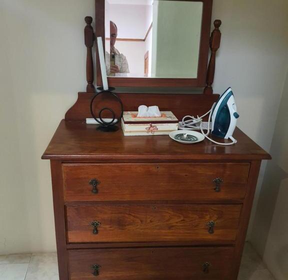 Семейный Номер, Lord Fraser Guest House