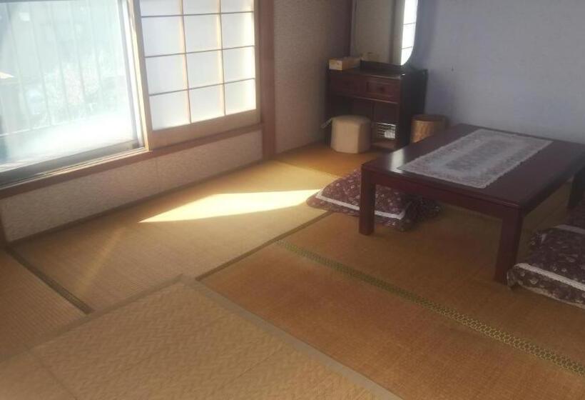 이코노미 트리플 룸, Minshuku Kaikazari Kunnui