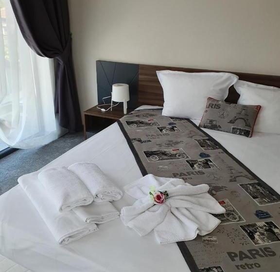 اتاق استاندارد با چشم‌انداز باغ, Family Hotel Novel City