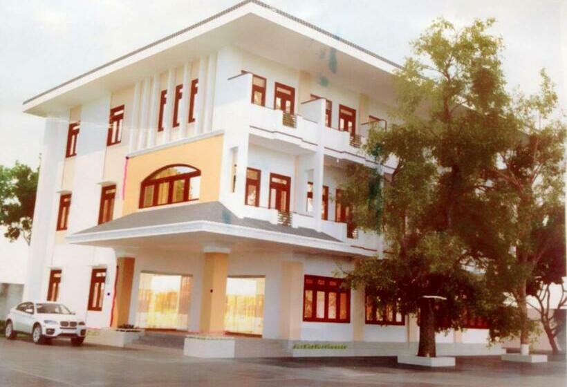 اتاق ساده سه‌ نفره, Nhà Khách T284