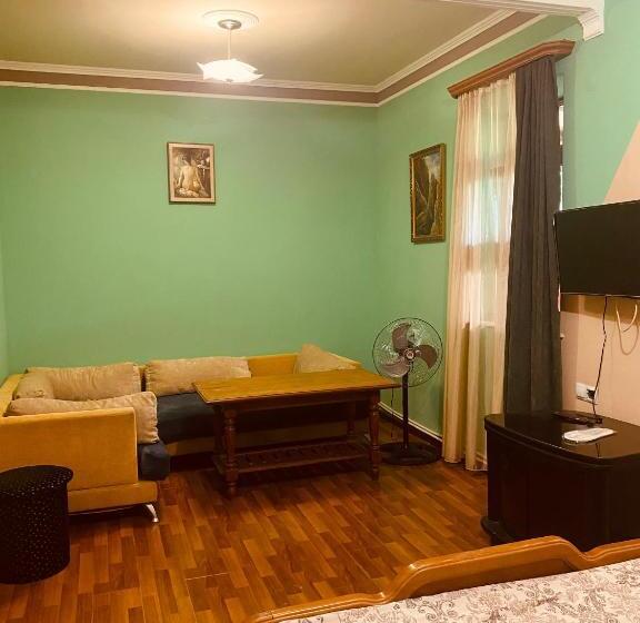 Economy Triple Room, Eco