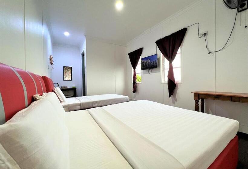 Трехместный Номер Стандарт с Балконом, Suang Noh Homestay Kundasang