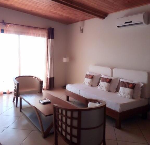 استودیوی لوکس, Hôtel Serena