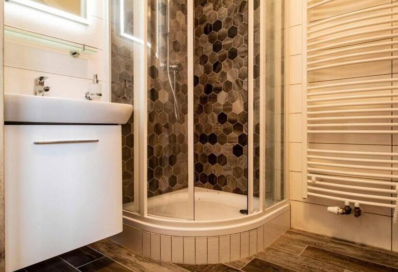 스탠다드 스튜디오, Residence Tvrz Skočice