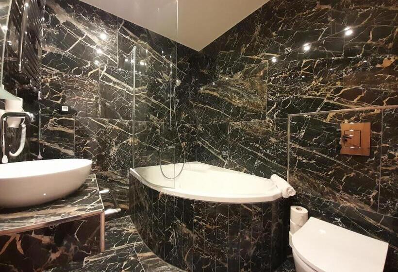 테라스 스위트, Residence Tvrz Skočice