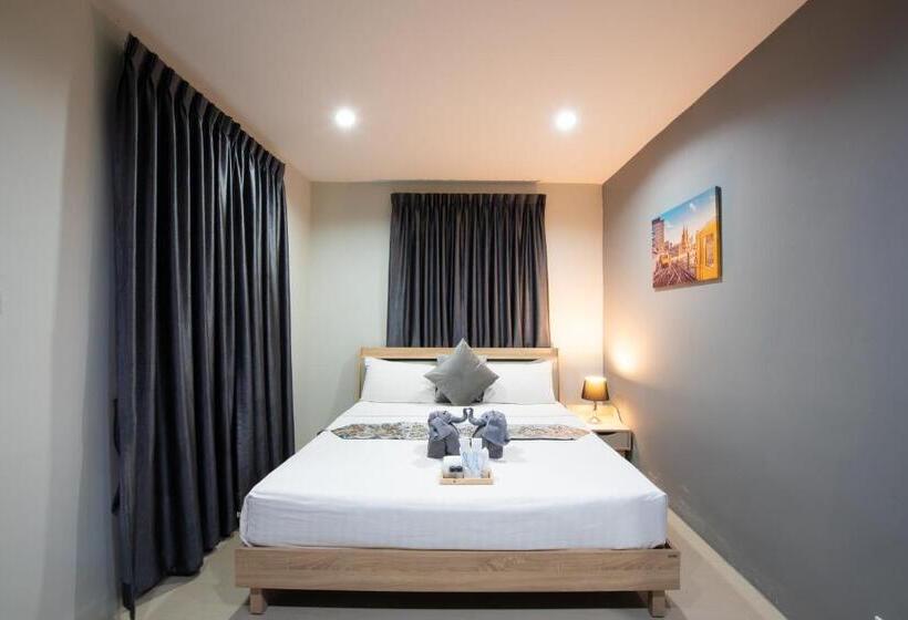 Студио Стандарт с Балконом, The Living Hotel Samutprakan