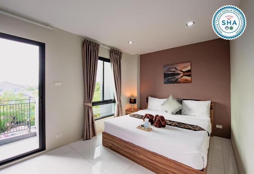 Студио Стандарт с Балконом, The Living Hotel Samutprakan