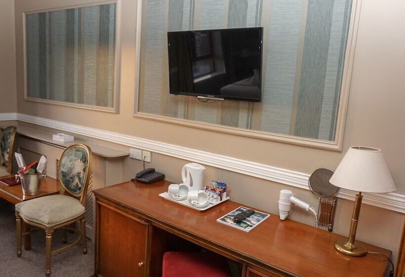 اتاق استاندارد چهار تخته, Ashbourne Court