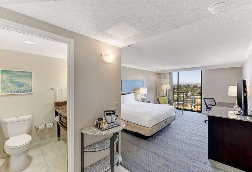 스탠다드 룸 킹사이즈 침대, Hilton Irvine/orange County Airport