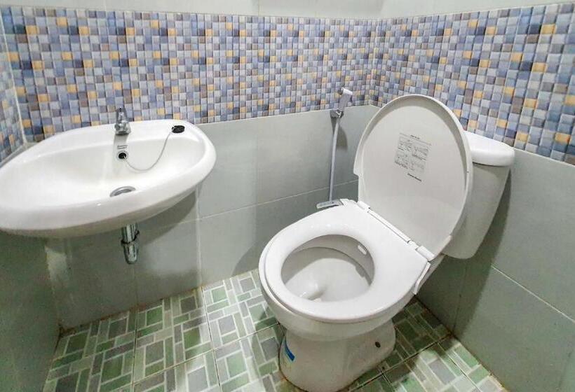 标准间, Reddoorz Syariah Near Solo Paragon Mall 2
