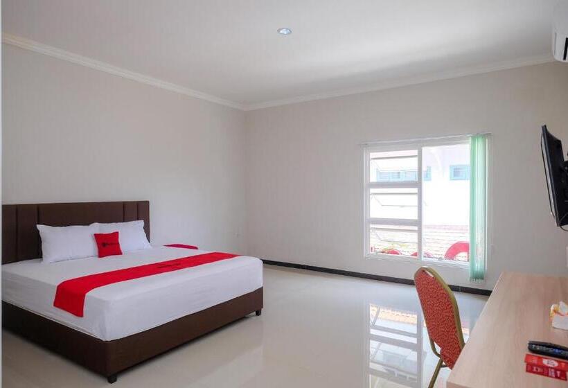 豪华房间, Reddoorz Syariah Near Solo Paragon Mall 2