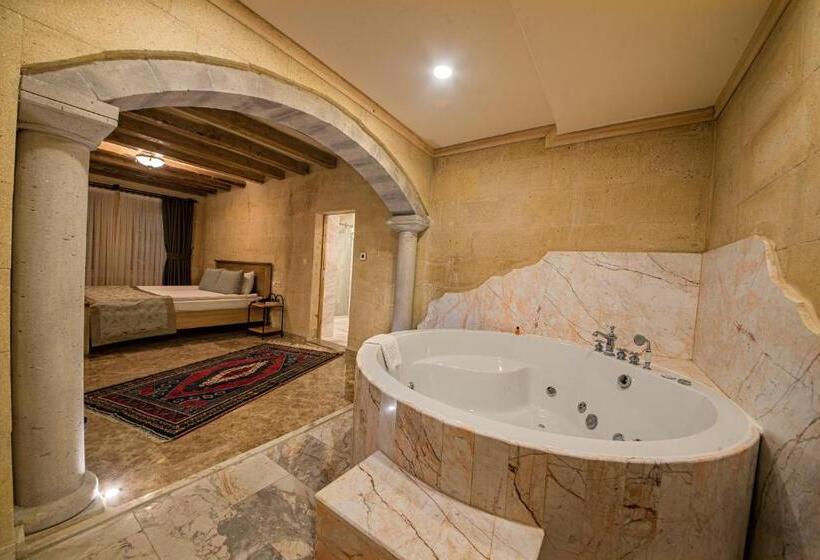 سوئیت با تخت بزرگ, Cratus Stone Palace