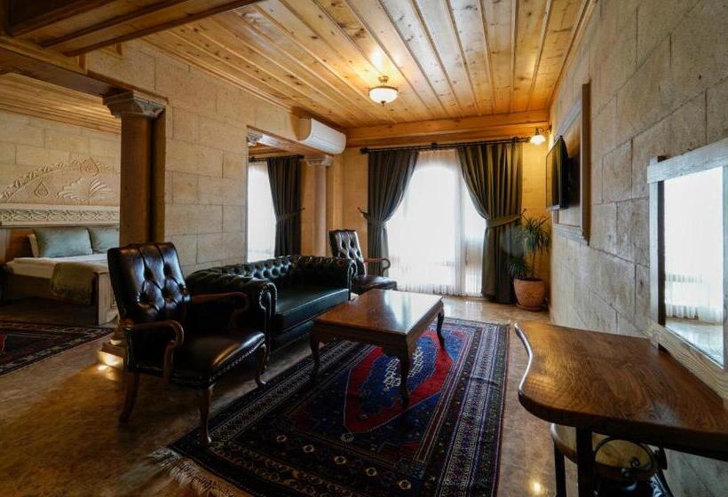 سوئیت با بالکن, Cratus Stone Palace